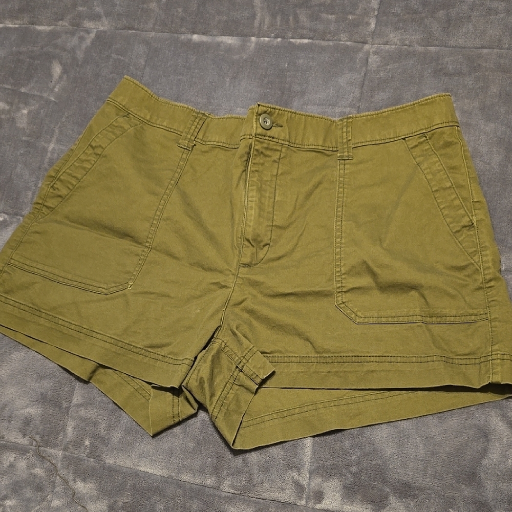 Green Cargo Shorts with Relaxed Fit and Belt Loops